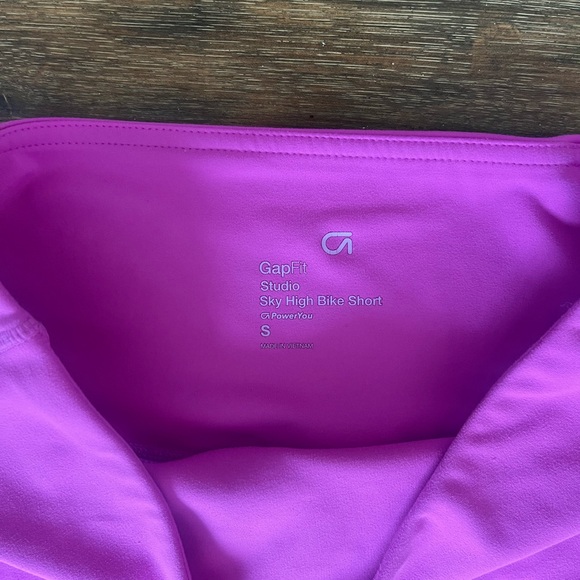 Gap Biker shorts, Size Small - Picture 3 of 3
